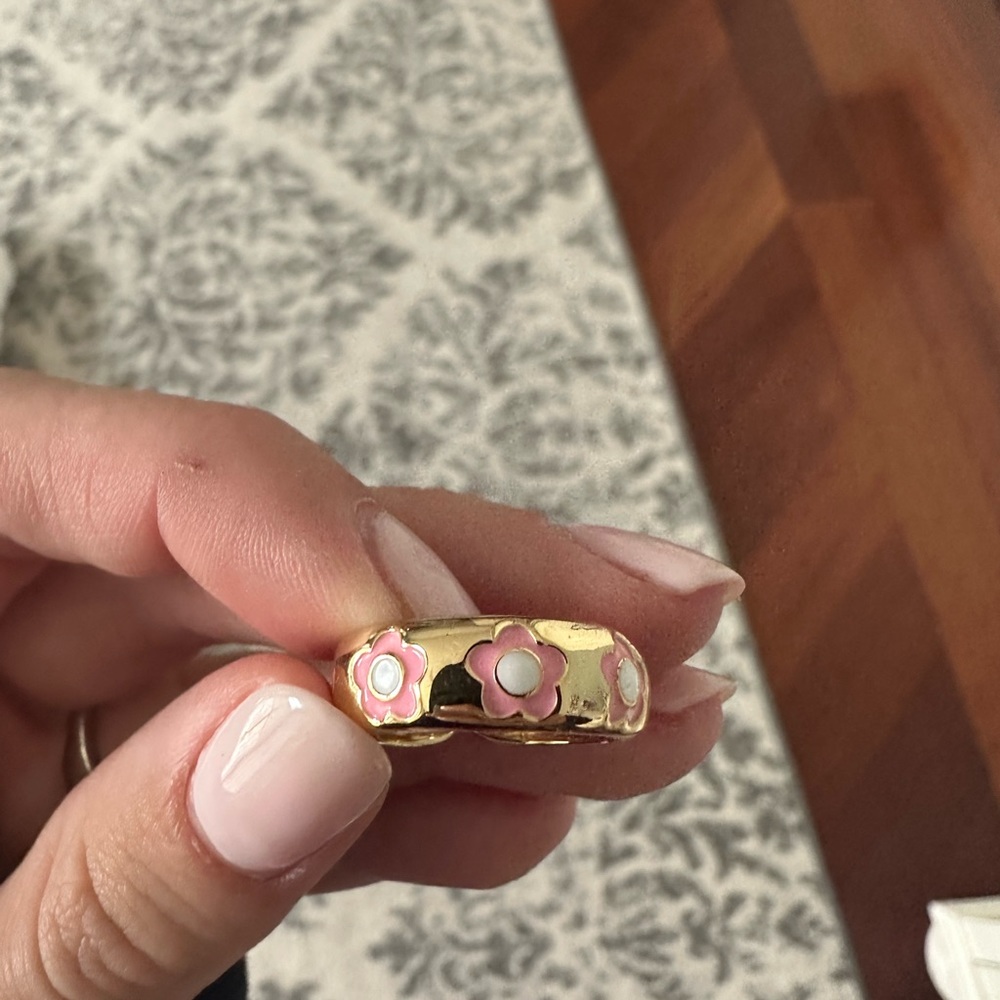 Cute flower ring